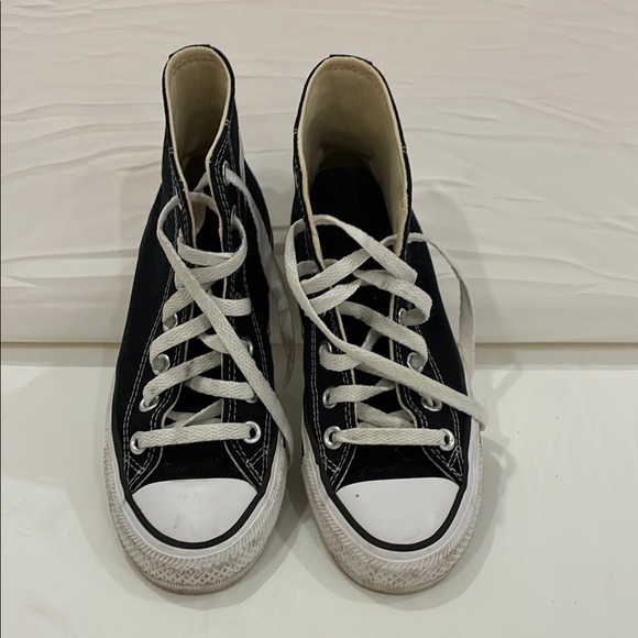 CONVERSE Classic Black and White High-Tops 5.5 - Picture 3 of 10